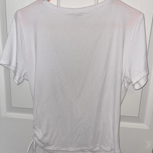 White deep v-neck tied shirt - Picture 4 of 4